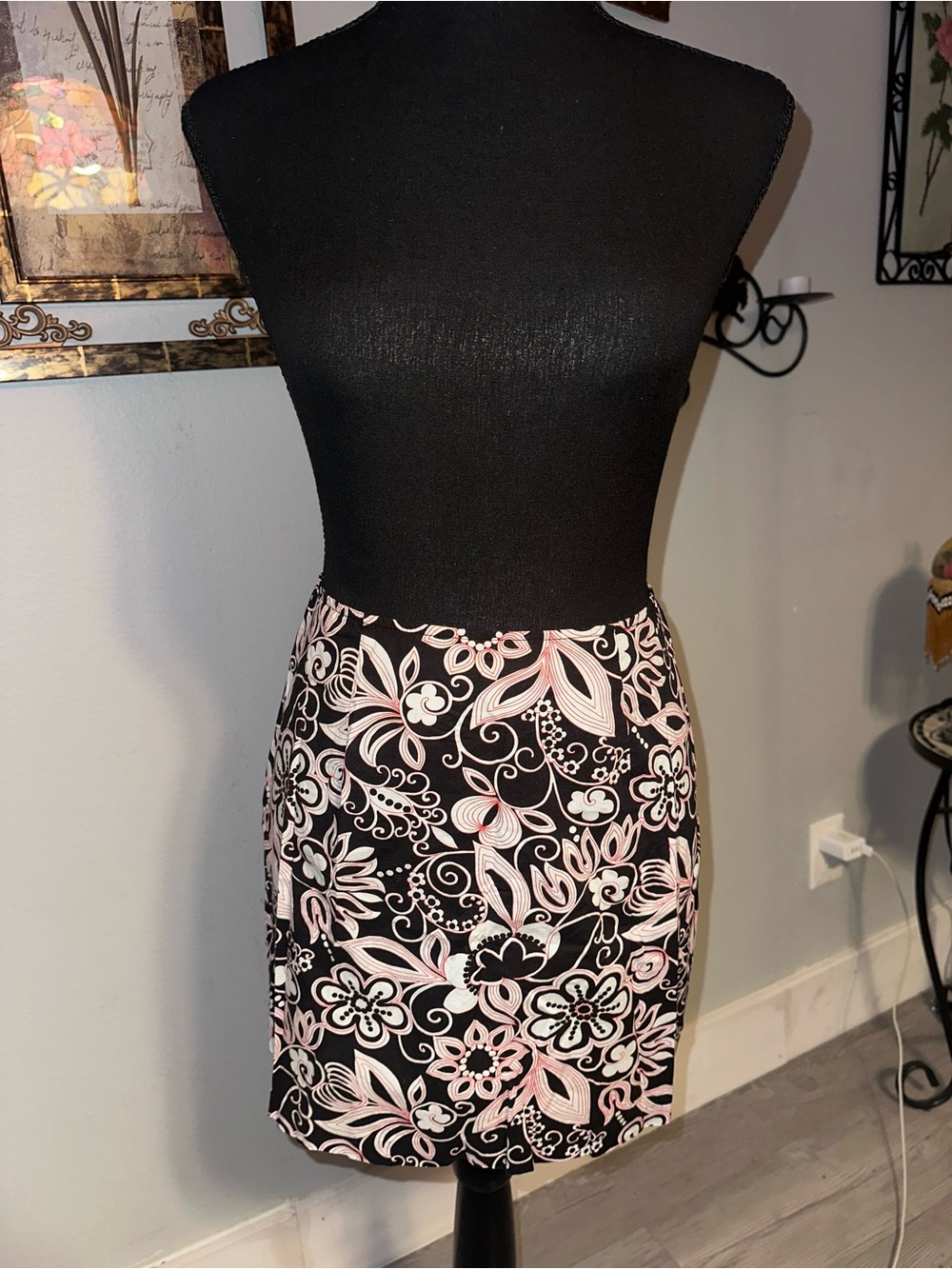 Vintage XOXO Y2K Black White Pink Floral Patterned Mini Skirt, Size 3 or S
